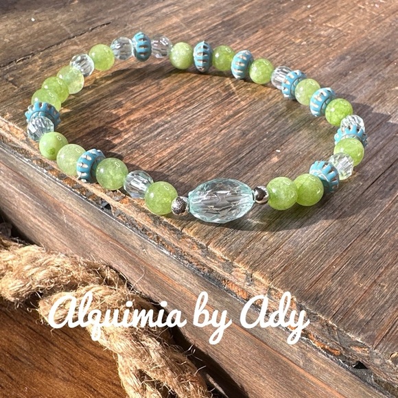 Peridot beaded bracelet /August birthstone/New beginnings bracelet - Picture 1 of 6